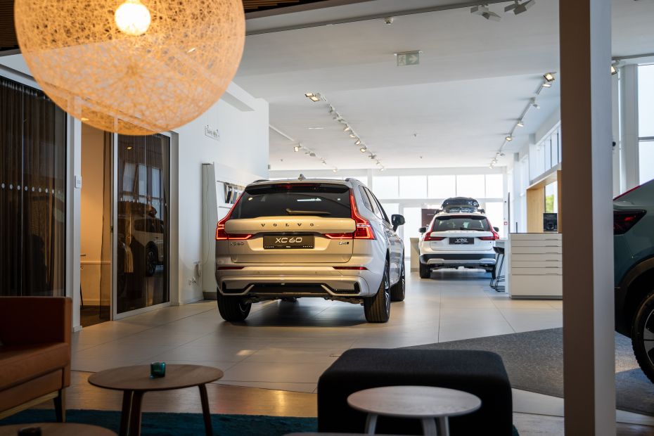 Volvo showroom (2)