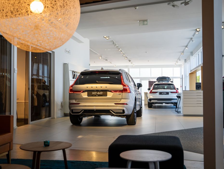 Volvo showroom (2)